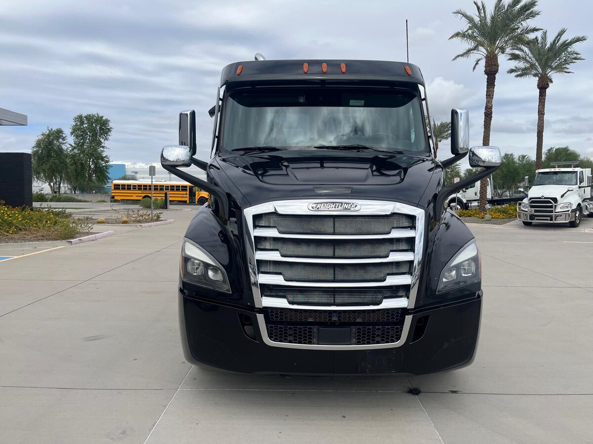 2021 Freightliner Cascadia in Phoenix, AZ — photo 8