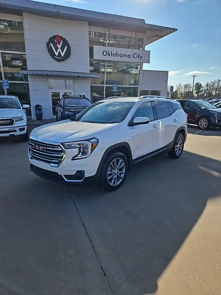 2024 GMC Terrain SLT's photo