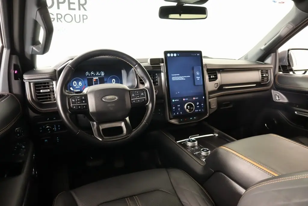 2023 Ford Expedition Platinum photo 2