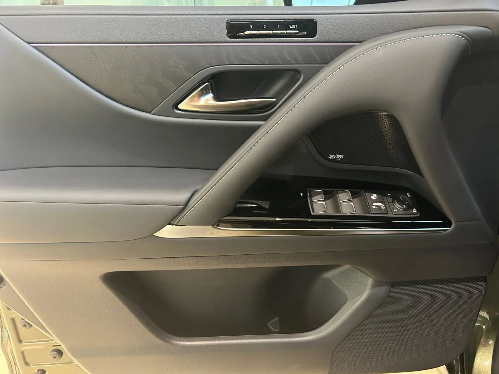 2025 Lexus LX photo 22
