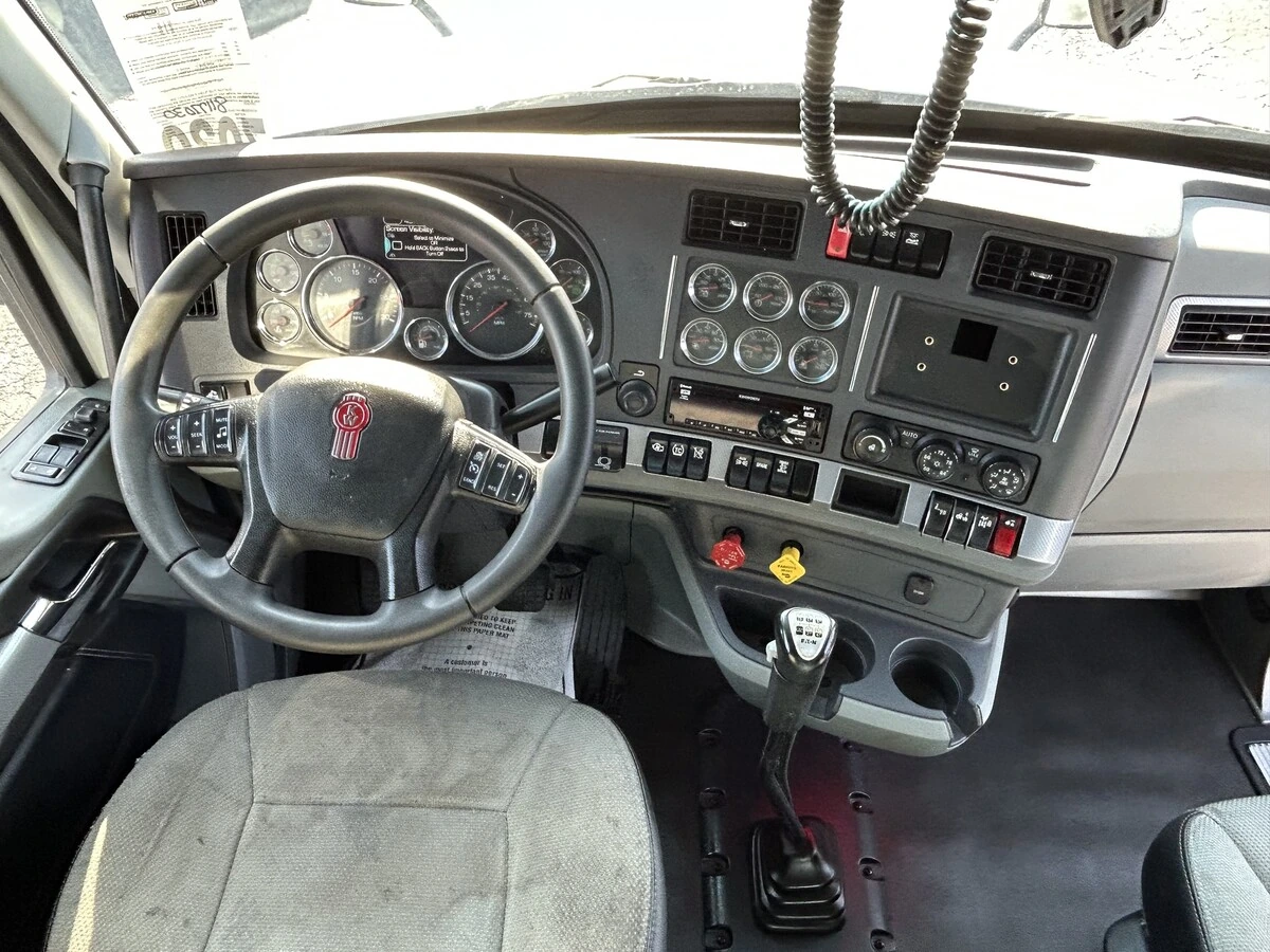 2021 Kenworth T880 — photo 7