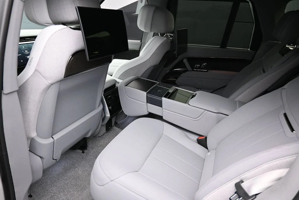 2025 Land Rover Range Rover SV - Photo 19
