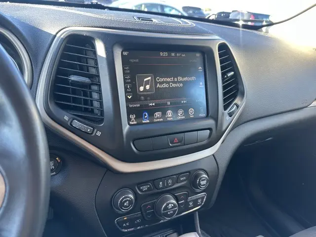 2015 Jeep Cherokee Latitude photo 9