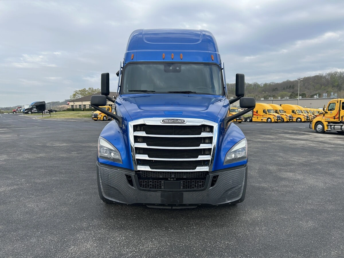 2022 Freightliner Cascadia - image 8