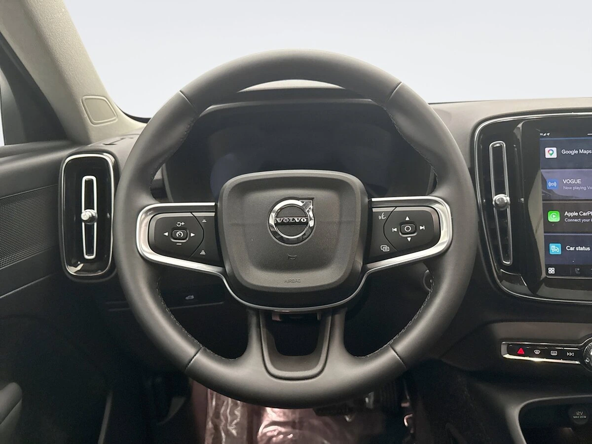 2025 Volvo - image 12