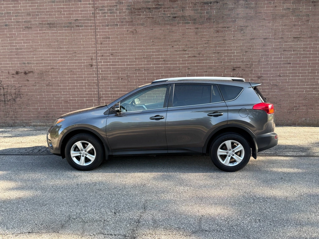 Used 2013 Toyota RAV4 XLE with VIN JTMRFREV8D5016146 for sale in Kansas City