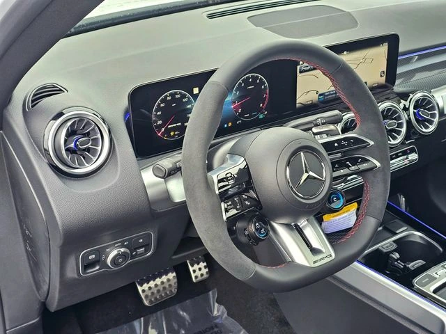 2026 Mercedes-Benz GLB AMG GLB 35 - Photo 12