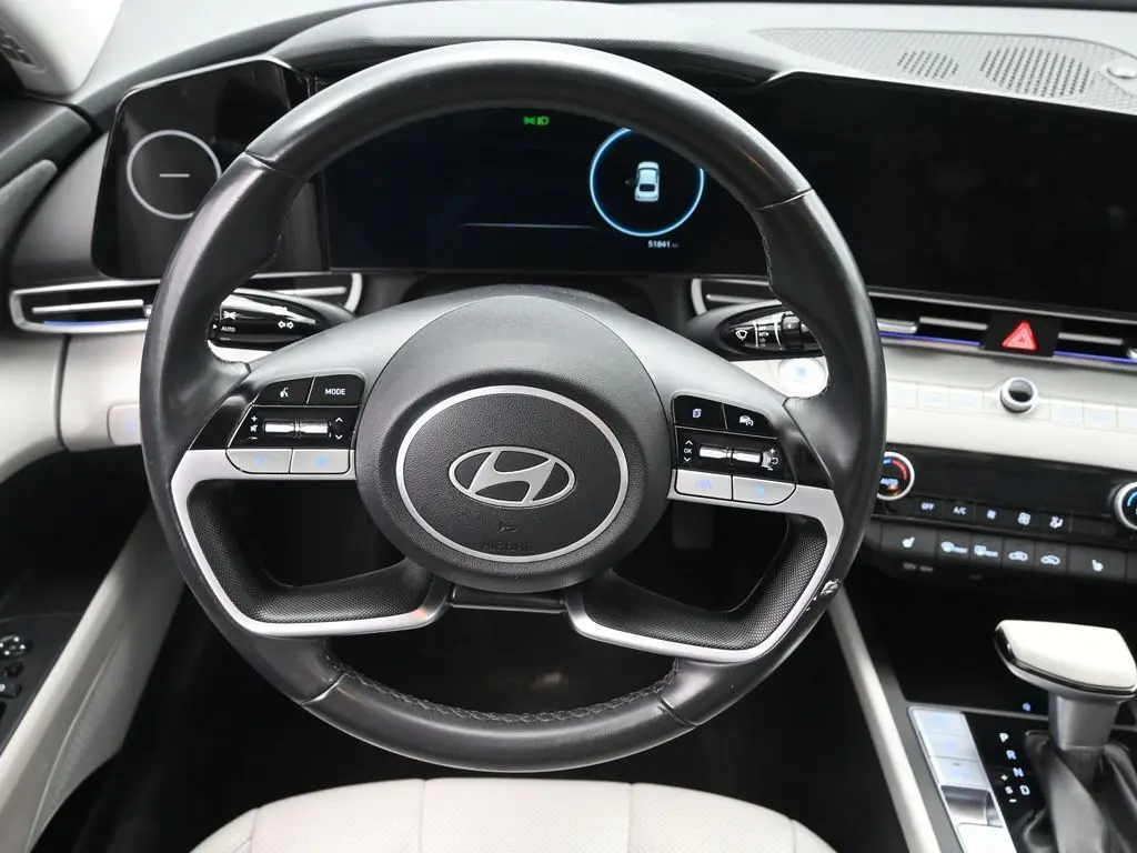 2024 Hyundai Elantra Limited photo 16