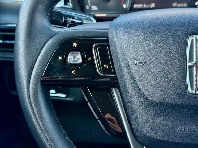 2022 Lincoln Corsair Standard photo 13