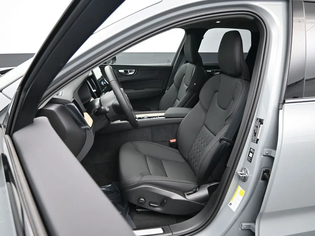 2026 Volvo - image 21