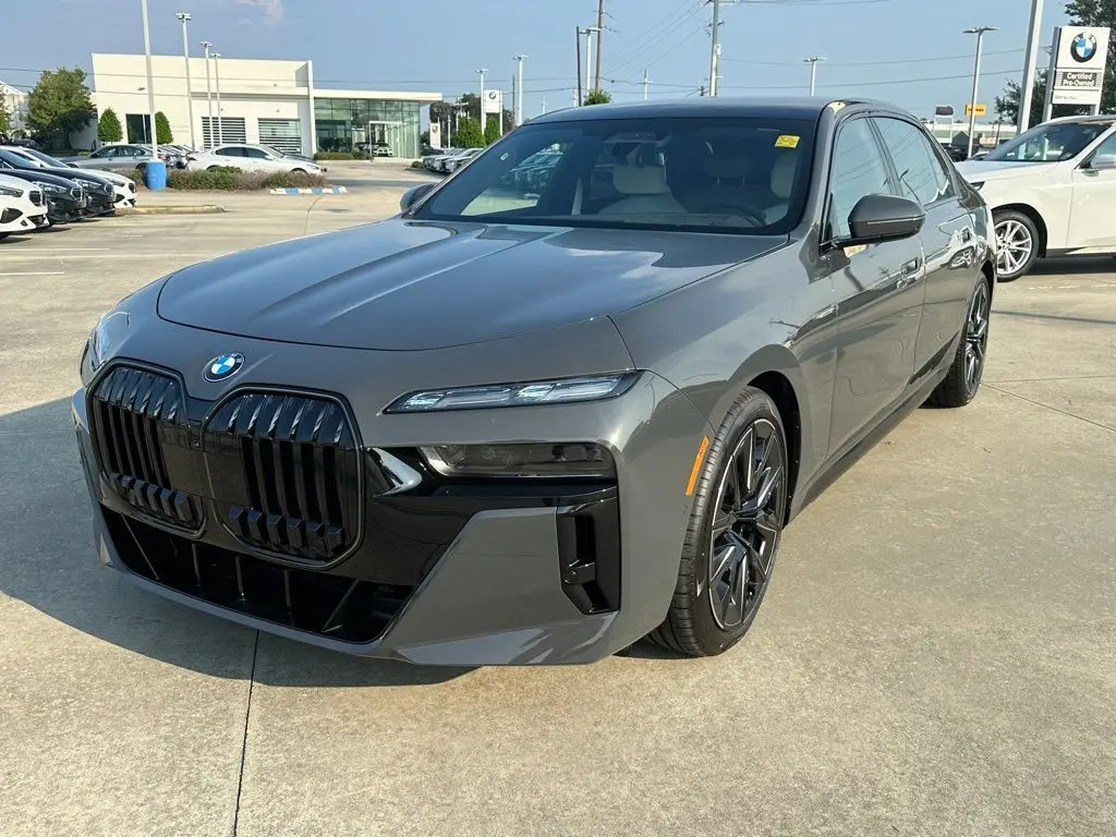 2026 BMW 7 Series 760i xDrive Sedan's photo