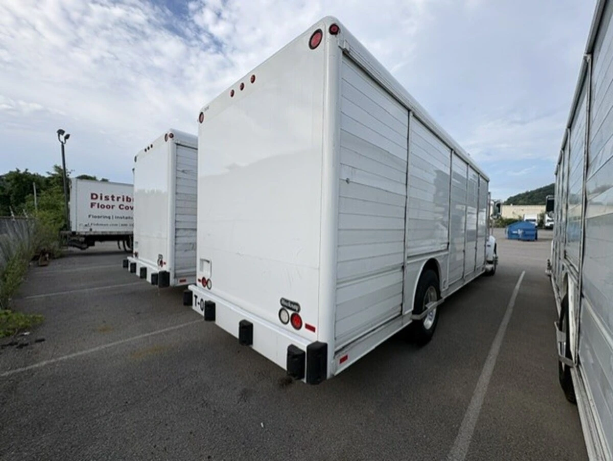 2020 Peterbilt 337 in Lewistown, PA — photo 4