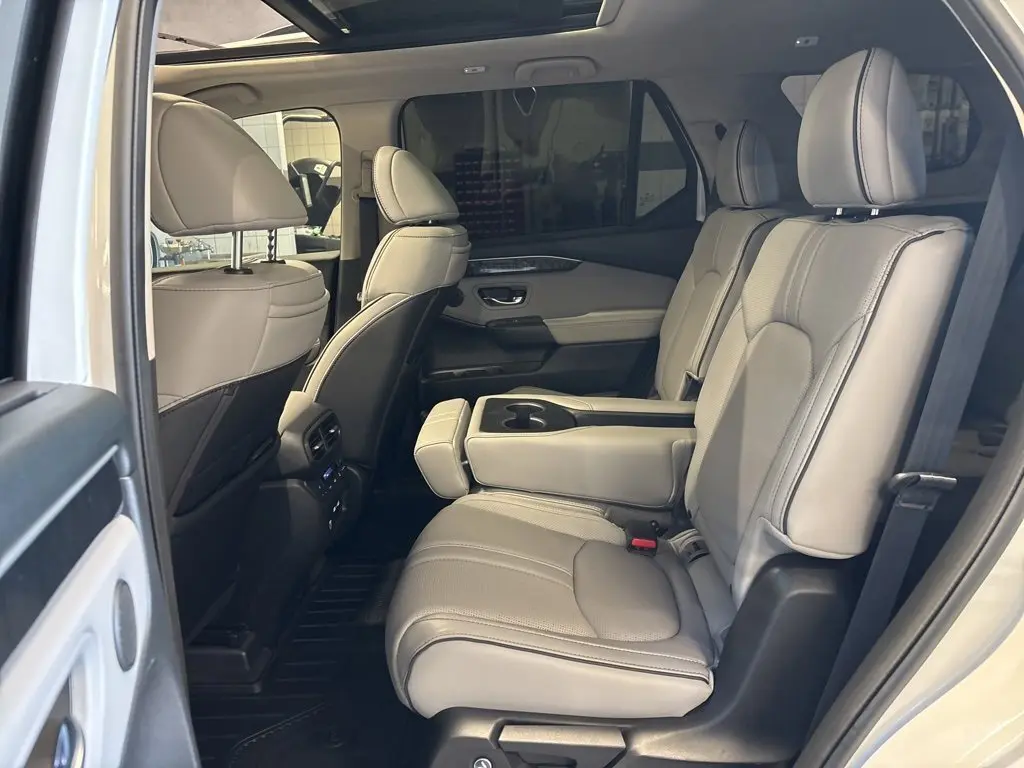 2023 Honda Pilot Elite photo 4