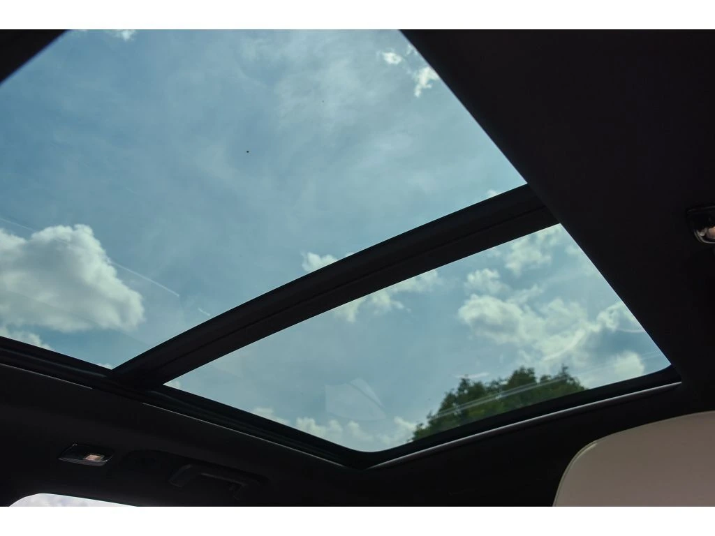 2026 Volvo - image 14