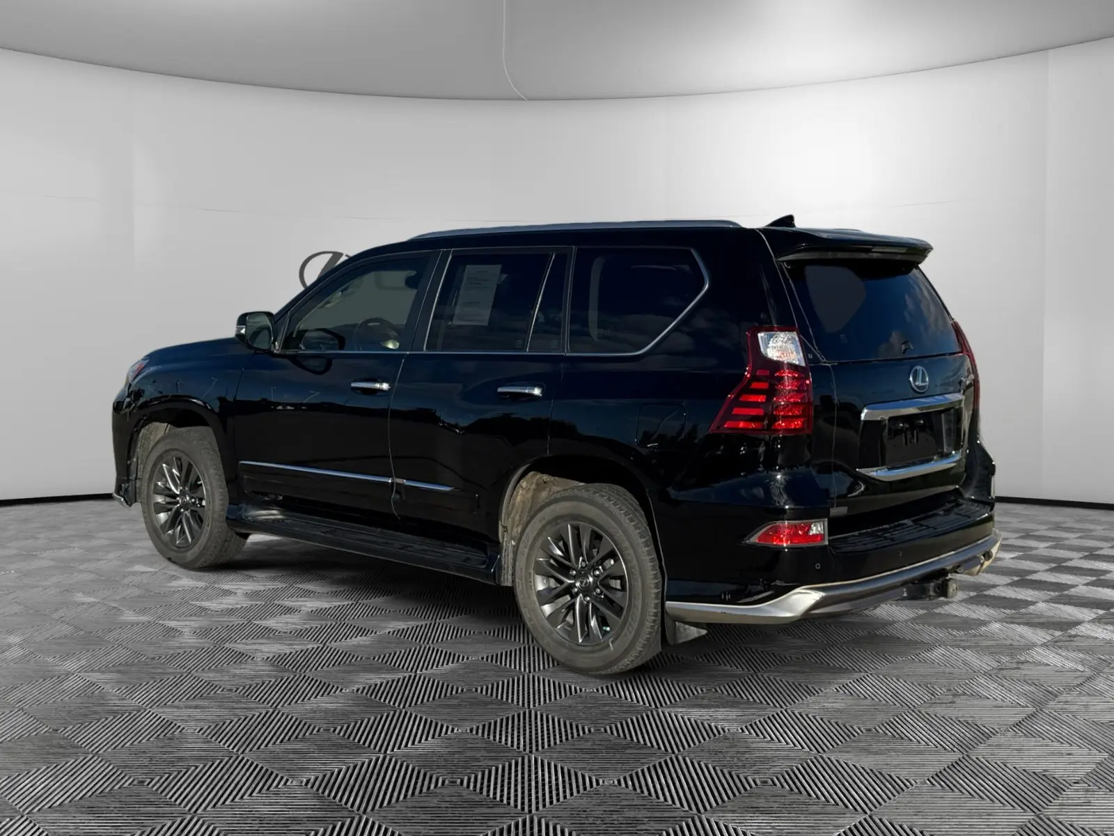 2019 Lexus GX 460 Luxury photo 2