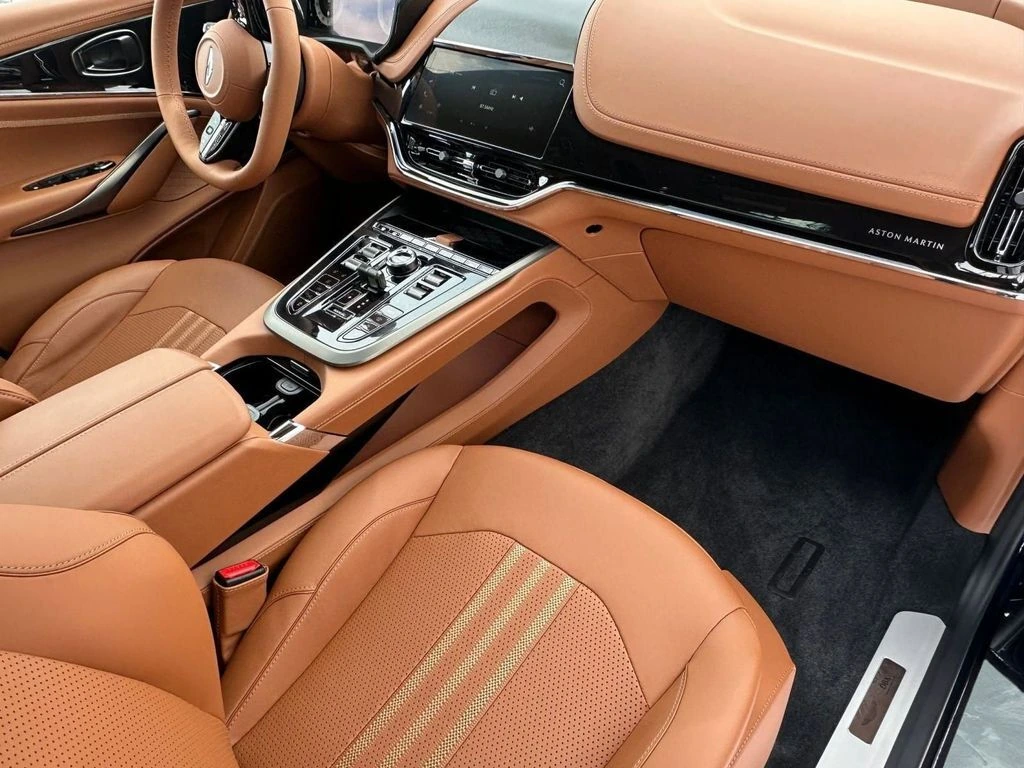 2026 Aston Martin DBX 707 - Photo 6