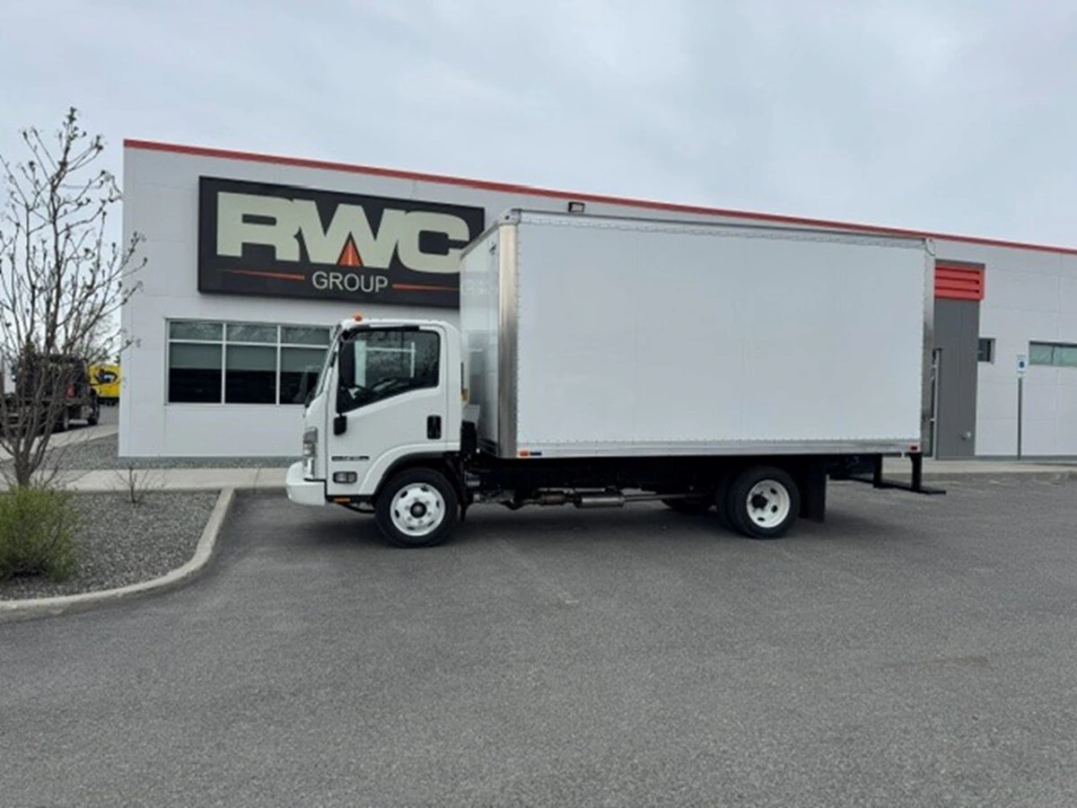 2026 Isuzu NPR — photo 2