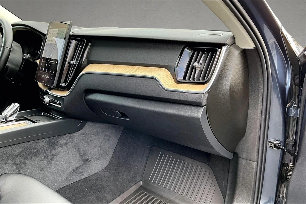 2026 Volvo - image 26