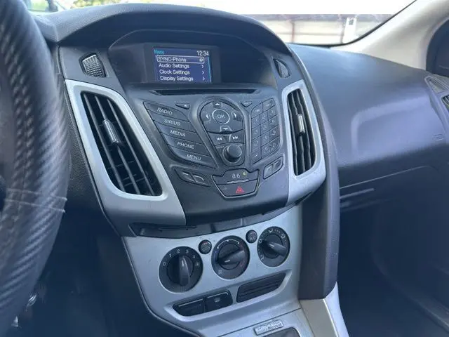 2014 Ford Focus SE photo 24