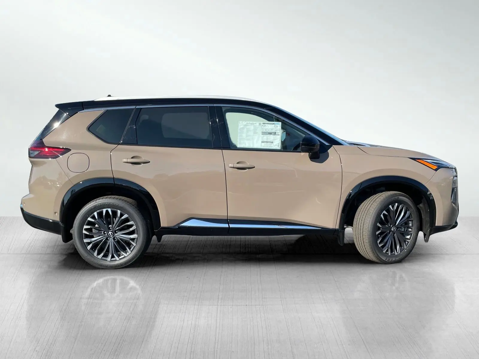 2025 Nissan Rogue Platinum photo 3