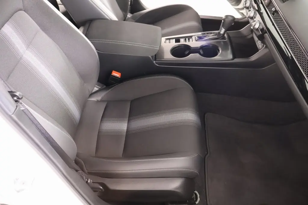 2024 Honda Civic Hatchback Sport photo 4