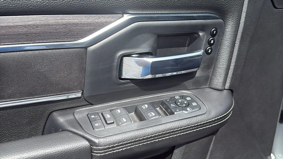 2026 RAM 3500 Laramie - Photo 21