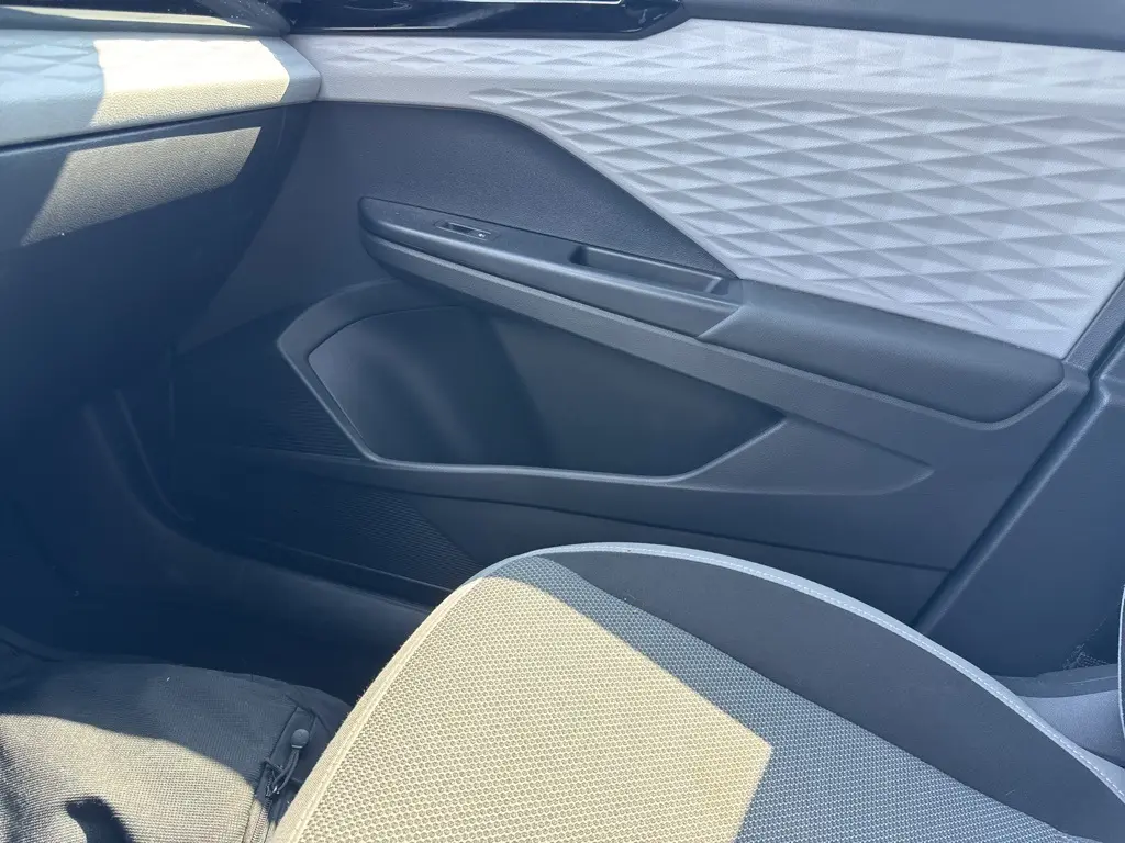 2022 Volkswagen Taos S photo 21