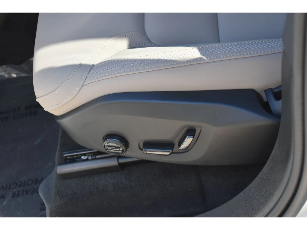 2026 Volvo - image 34