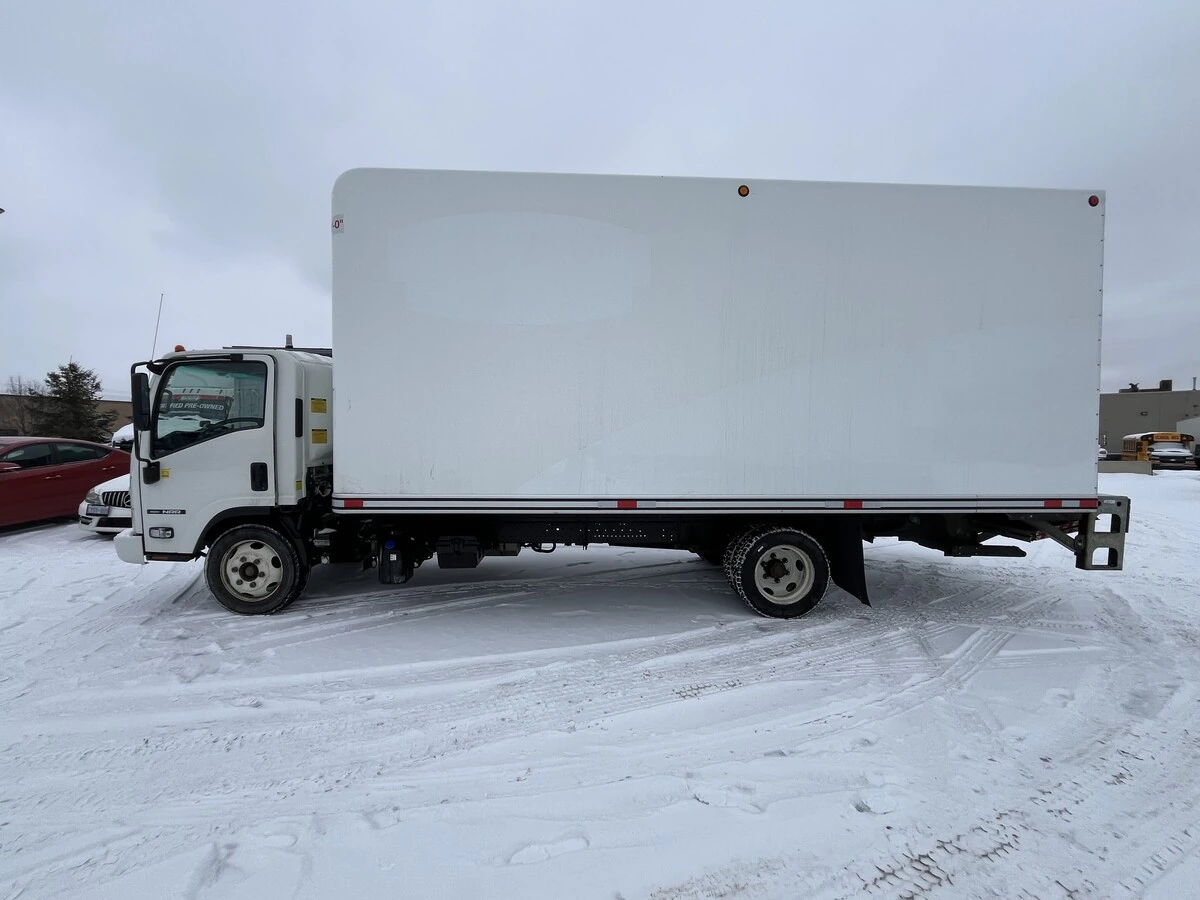 2022 Isuzu NRR - image 13