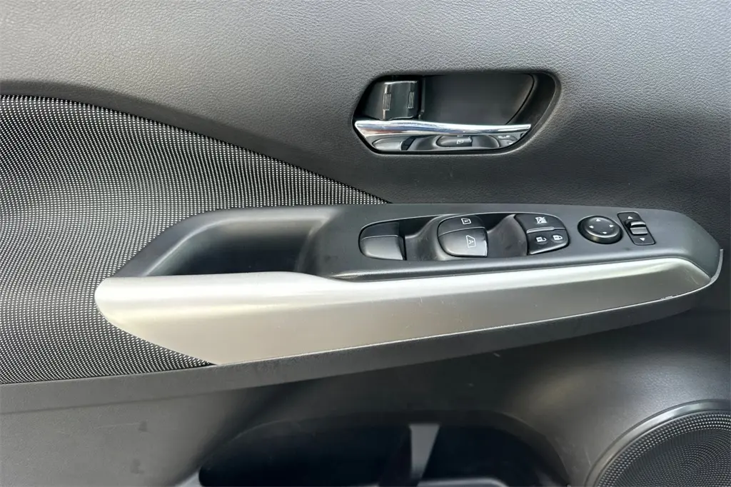 2020 Nissan Kicks SV photo 8