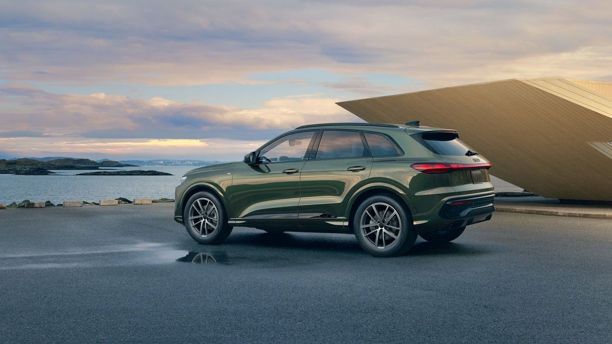 Rear three-quarter view of the 2026 Audi Q5