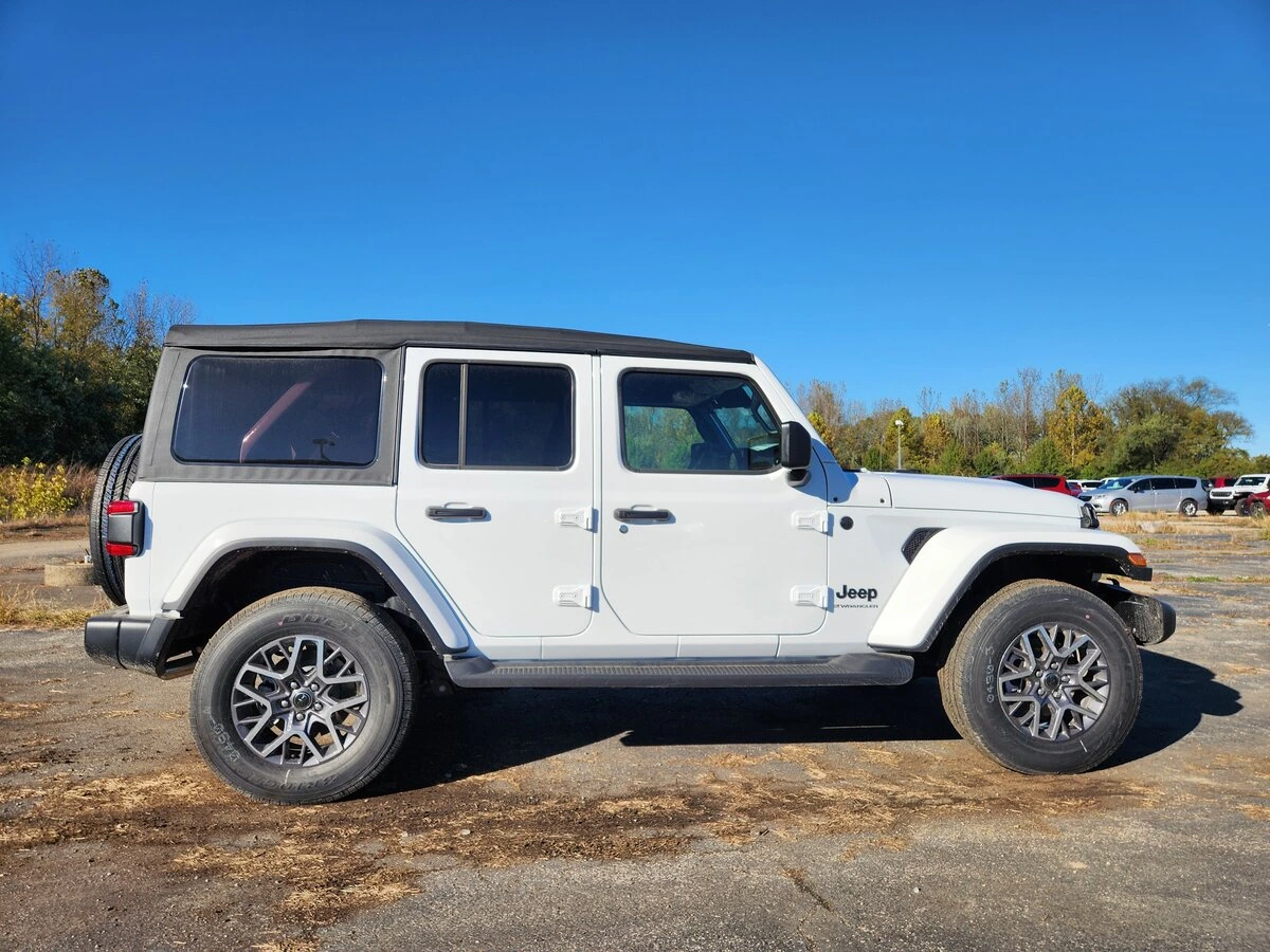 2025 Jeep Wrangler 4-Door Sahara - Photo 20