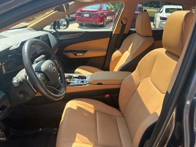 2025 Lexus NX 350 - Photo 13