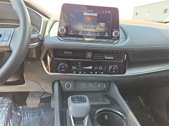2021 Nissan Rogue SV photo 19