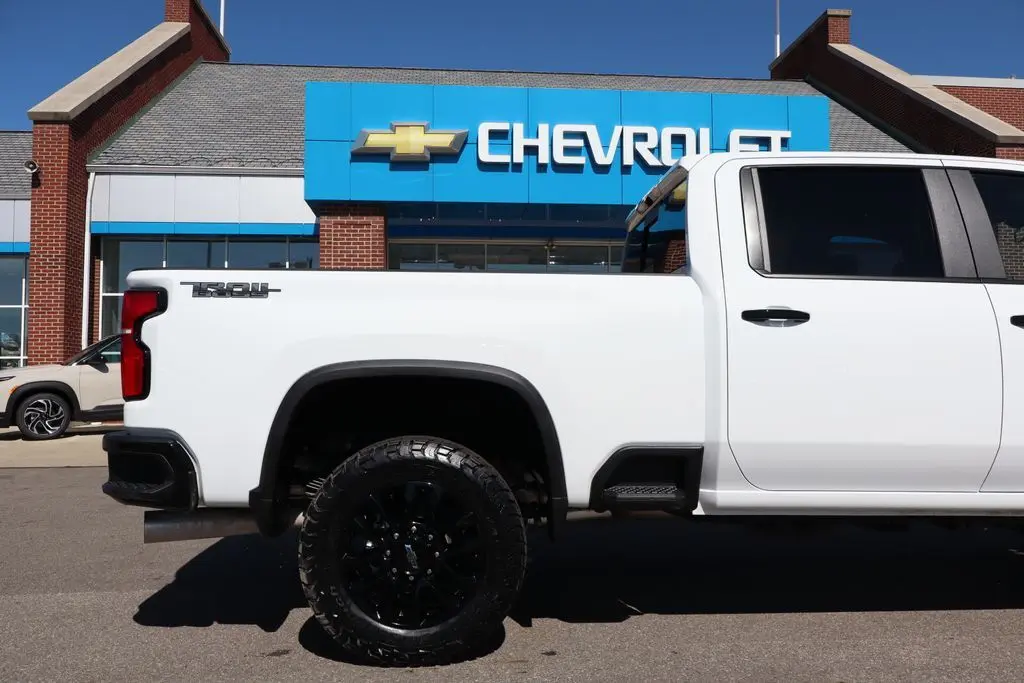 2026 Chevrolet Silverado LT photo 34