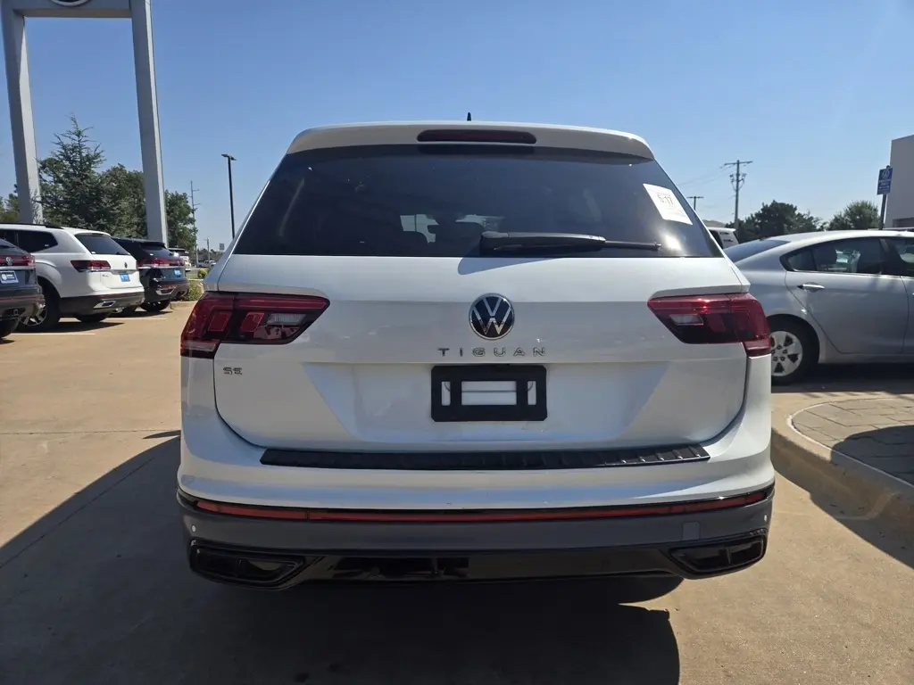 2023 Volkswagen Tiguan SE R-Line Black photo 3