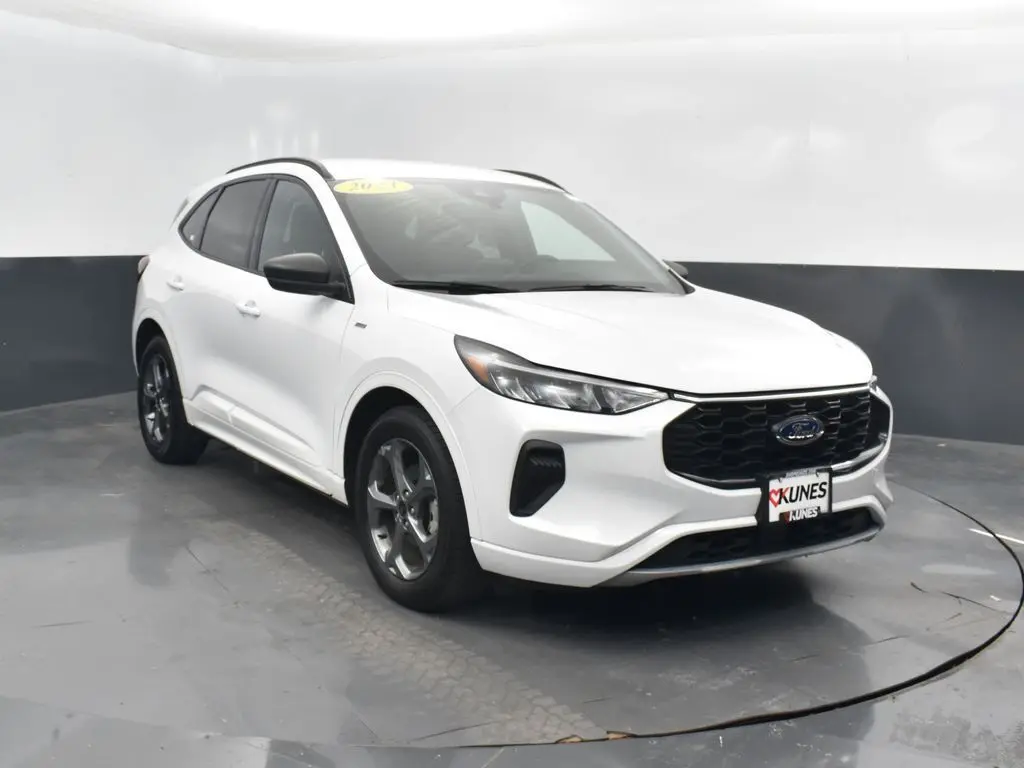 2023 Ford Escape ST-Line photo 4