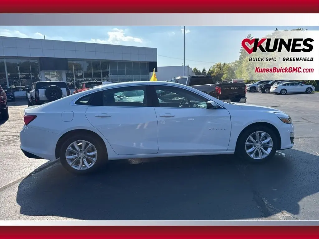 2023 Chevrolet Malibu 1LT photo 2