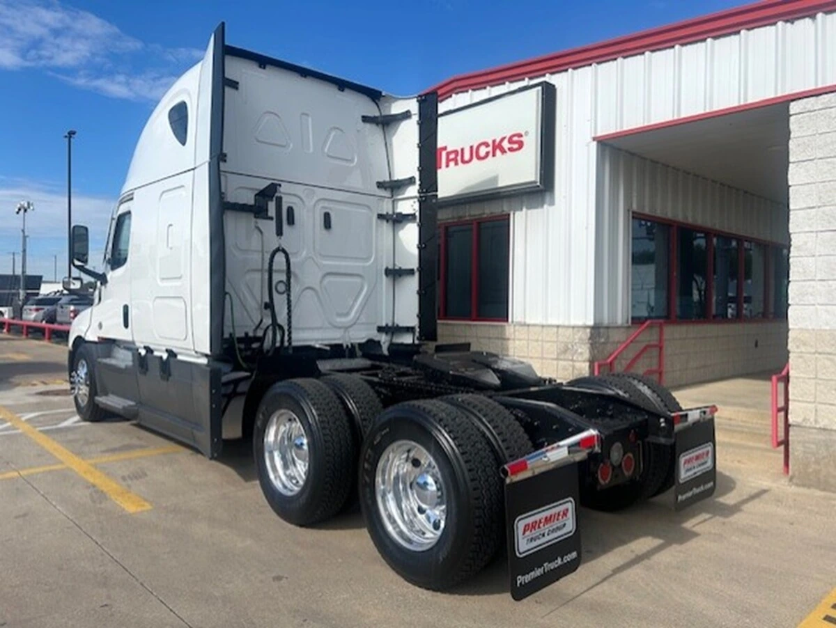 2024 Freightliner Cascadia - image 3