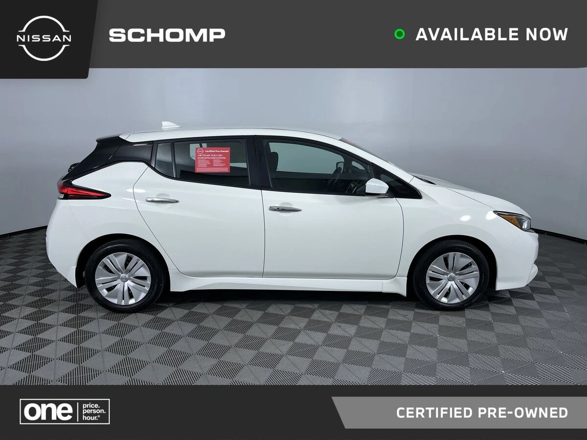 2025 Nissan Leaf S's photo