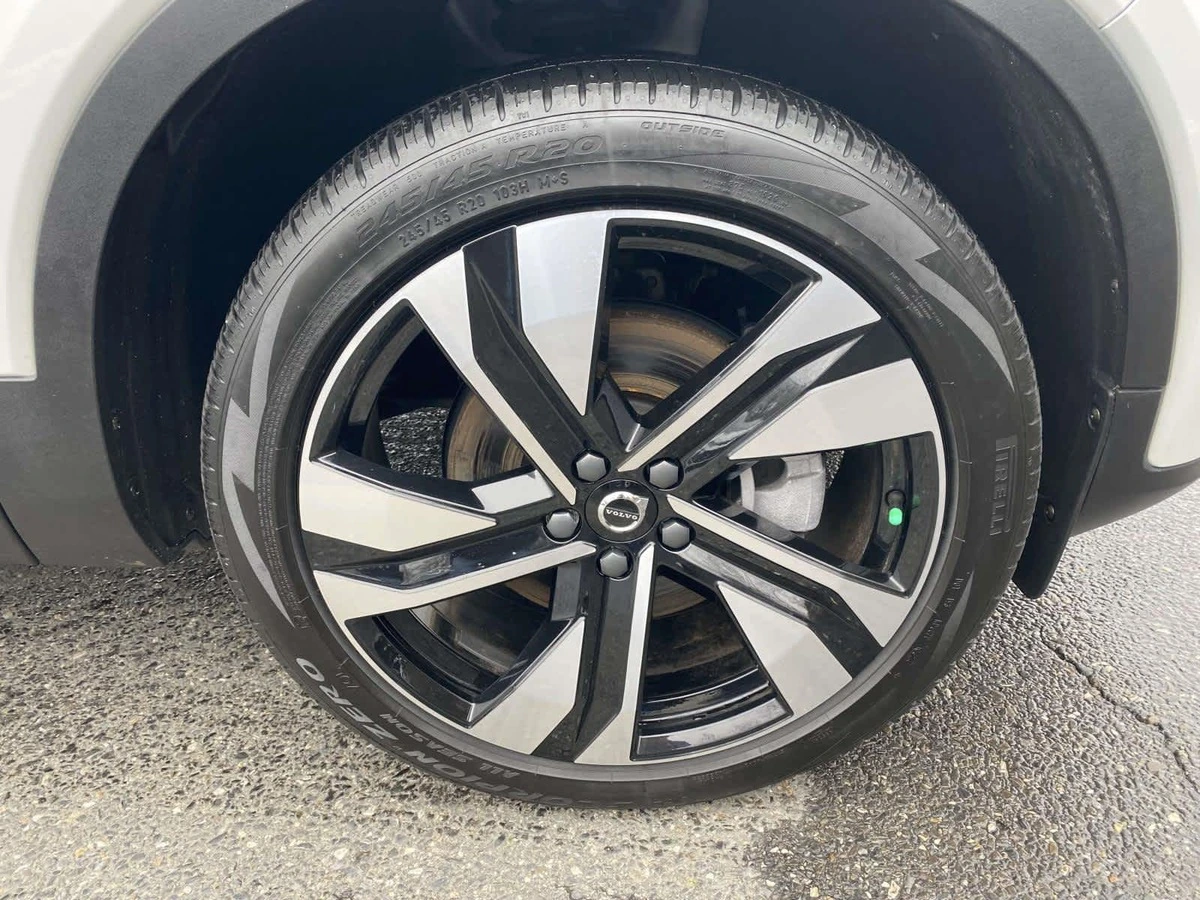 2024 Volvo - image 18