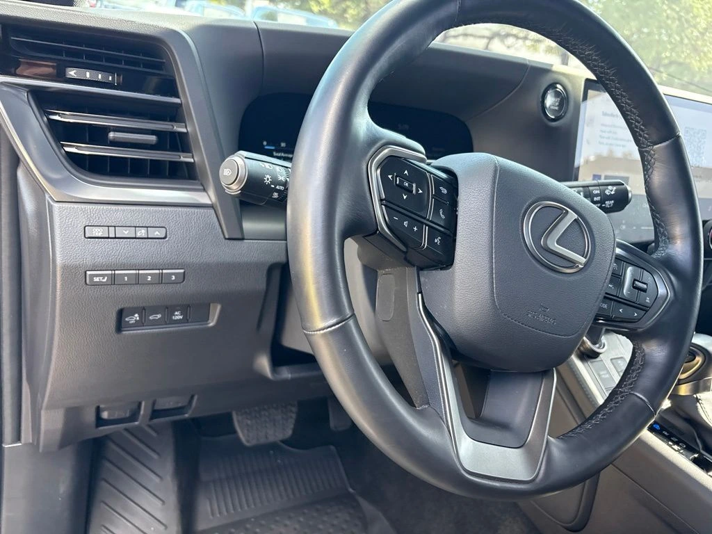 2024 Lexus GX Luxury - Photo 12