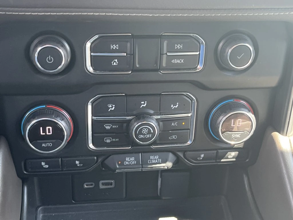 2021 Chevrolet Suburban LT - Photo 20