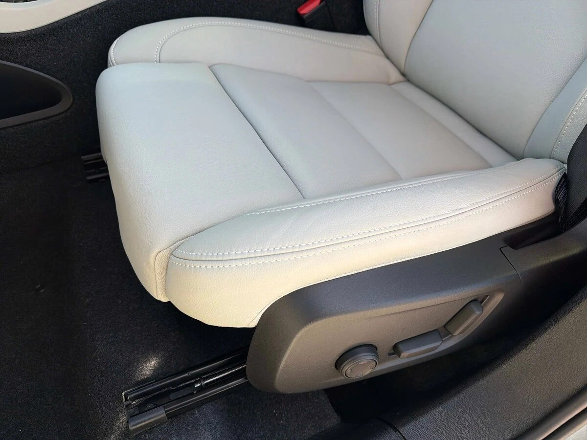 2026 Volvo - image 16