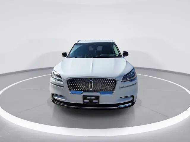 2020 Lincoln Aviator Standard photo 3