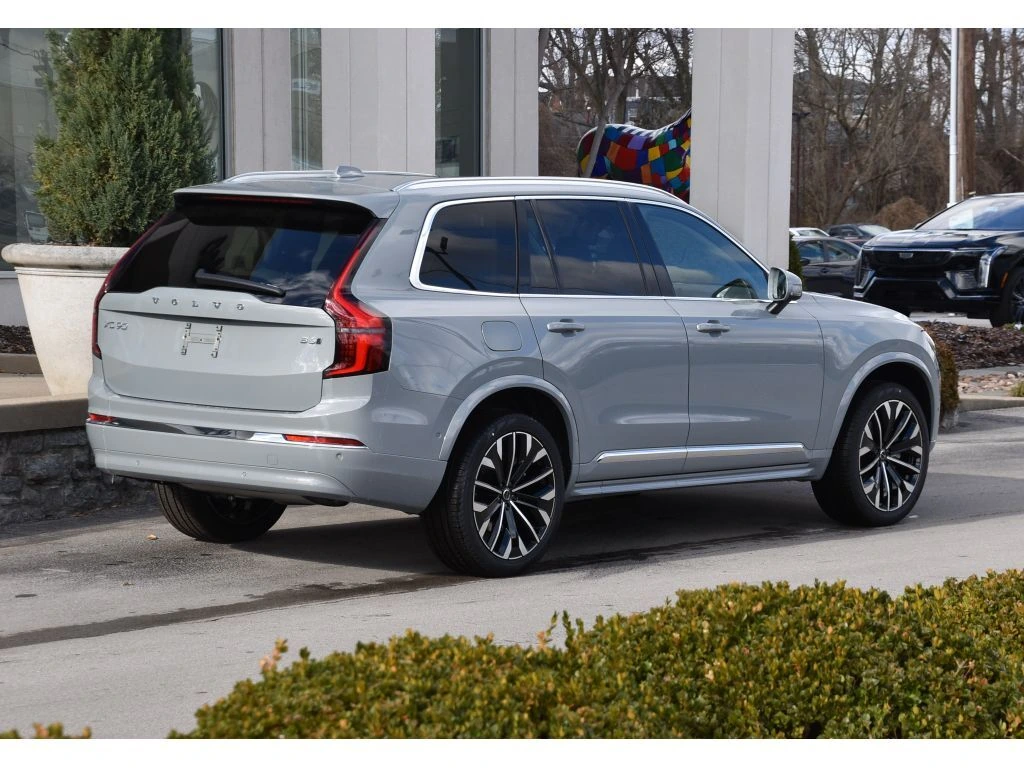 2026 Volvo - image 4