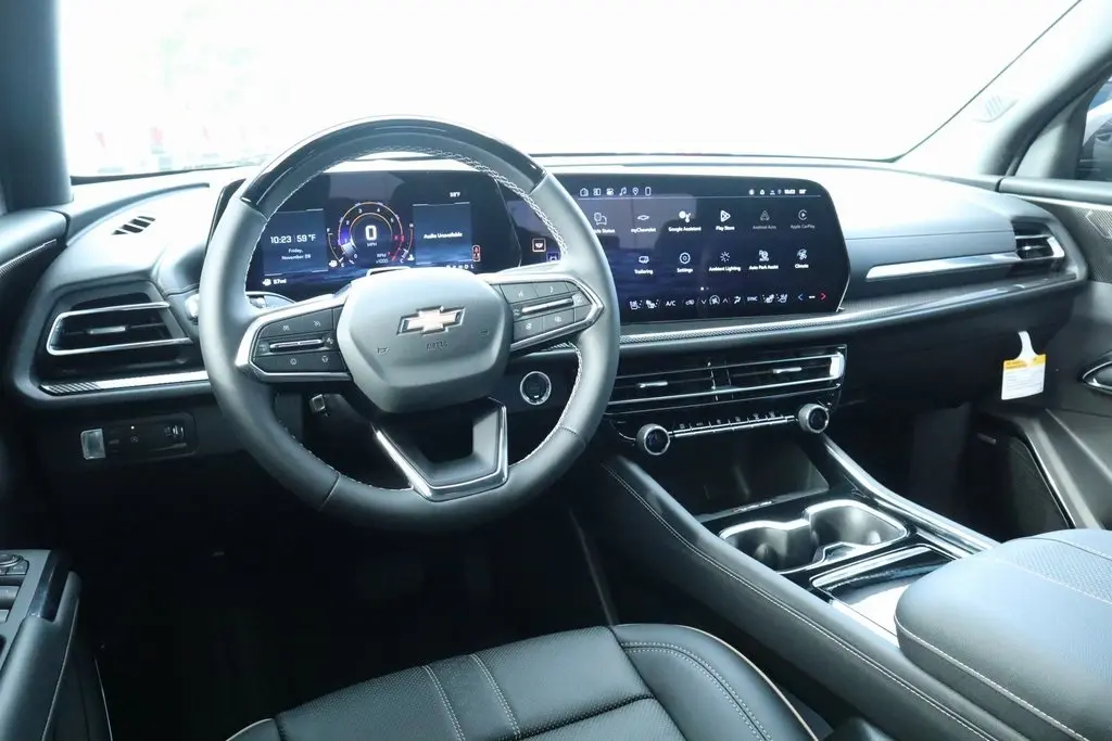 2026 Chevrolet Traverse High Country photo 2