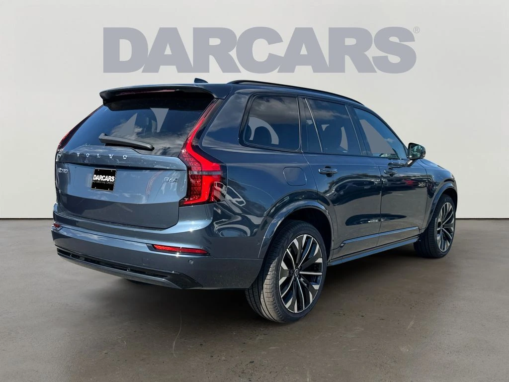 2026 Volvo - image 4