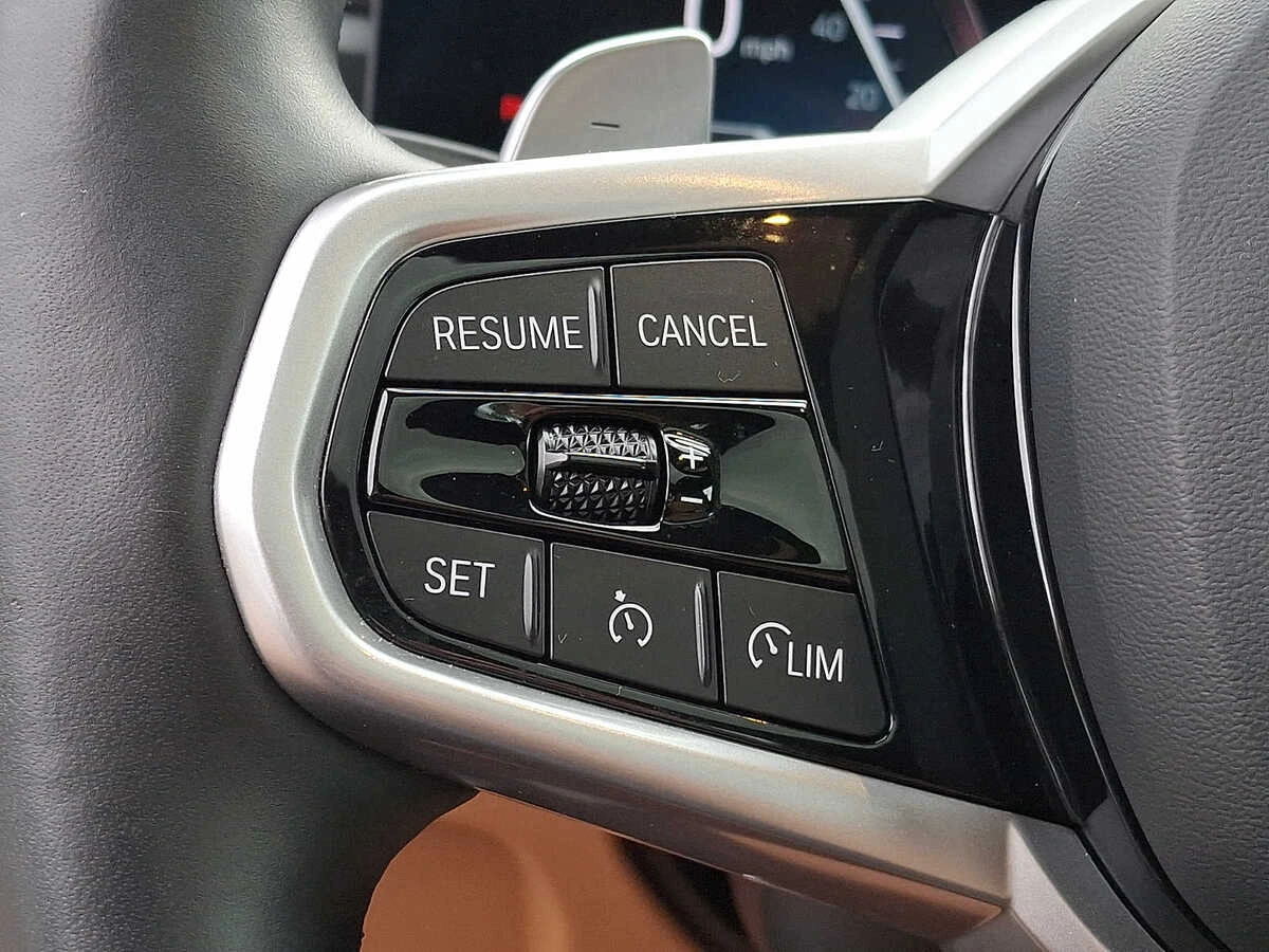 2025 BMW 3 Series 330i - Photo 17