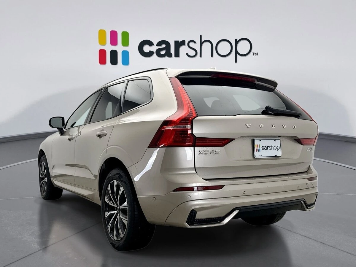 2023 Volvo - image 3